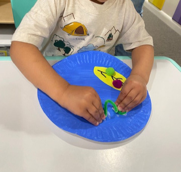 Making a paper plate pond craft with pipe cleaners